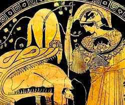 Athene met gorgonenhoofd op aegis, terwijl ze kijkt naar Jason in de muil van de draak
