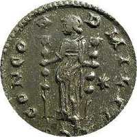 Concordia met twee standaards op munt van de keizer Constantijn, 310.