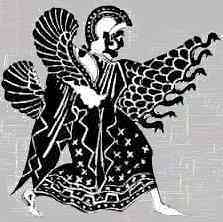Athene met vleugels en slangen aan haar mouwen en sterren met stippen op haar jurk.