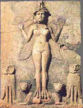 Gevleugelde Inanna, staande op een twee leeuwen en geflankeerd door haar uilen. In haar handen draagt ze de Soemerische levensstrik. Deze afbeelding wordt ook soms geïdentificeerd als Lamasjtoe of Lilith.