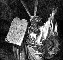 Mozes ontvangt de stenen tafelen van god. Bijbelillustratie van Gustave Dor&eacute;.